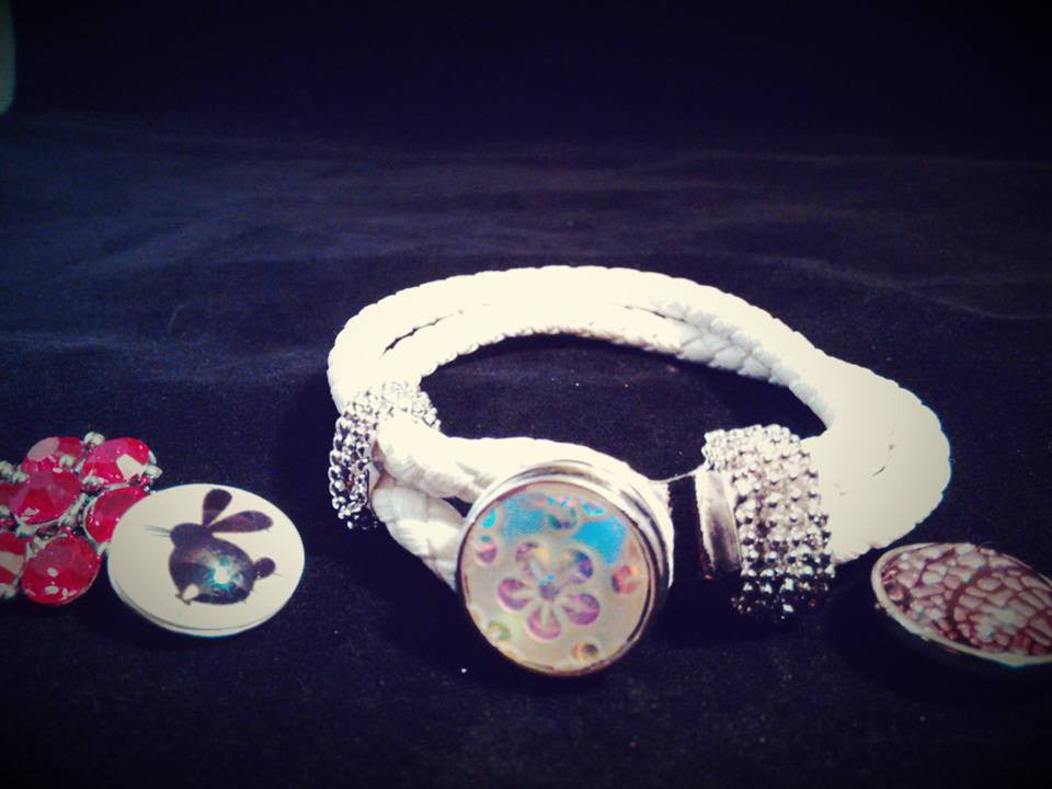 HOT NEW FASHION SNAP AND SWITCH 18mm Snap white leather bracelet with multiple Snaps