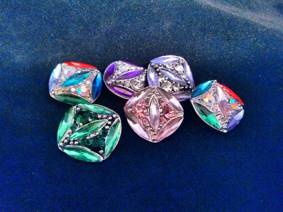 HOT NEW FASHION SNAP AND SWITCH 18mm Snaps multiple colors Rhinestone clusters