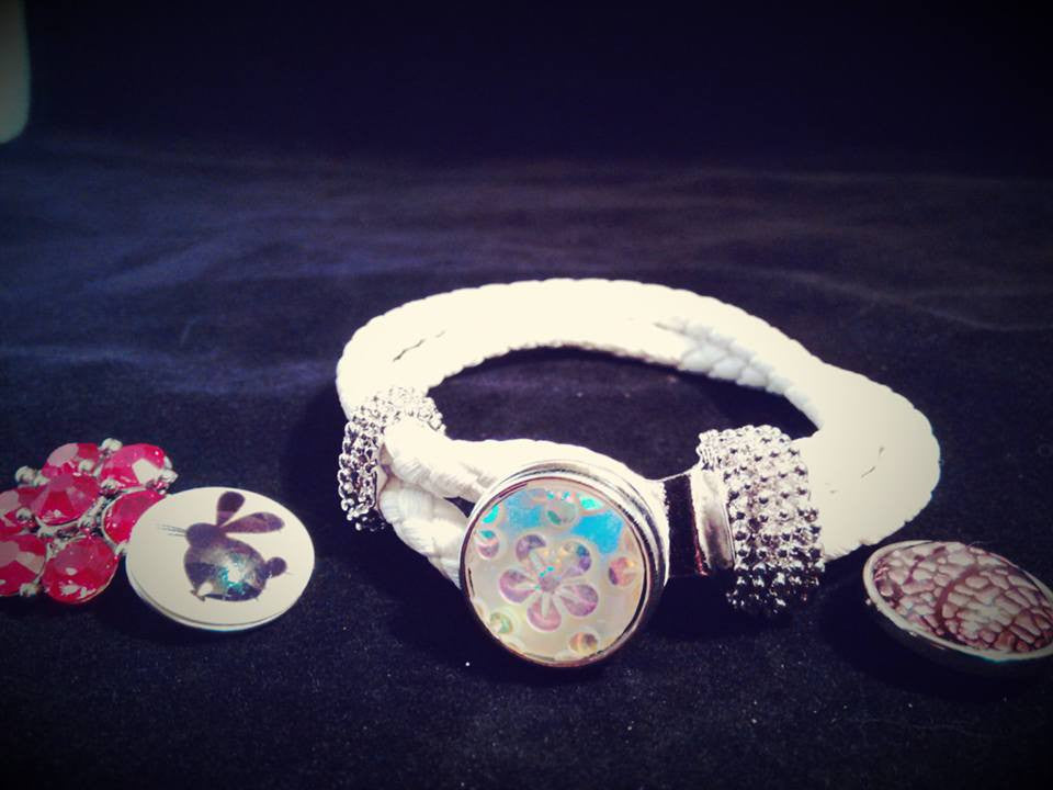 HOT NEW FASHION SNAP AND SWITCH 18mm Snap white leather bracelet with multiple Snaps