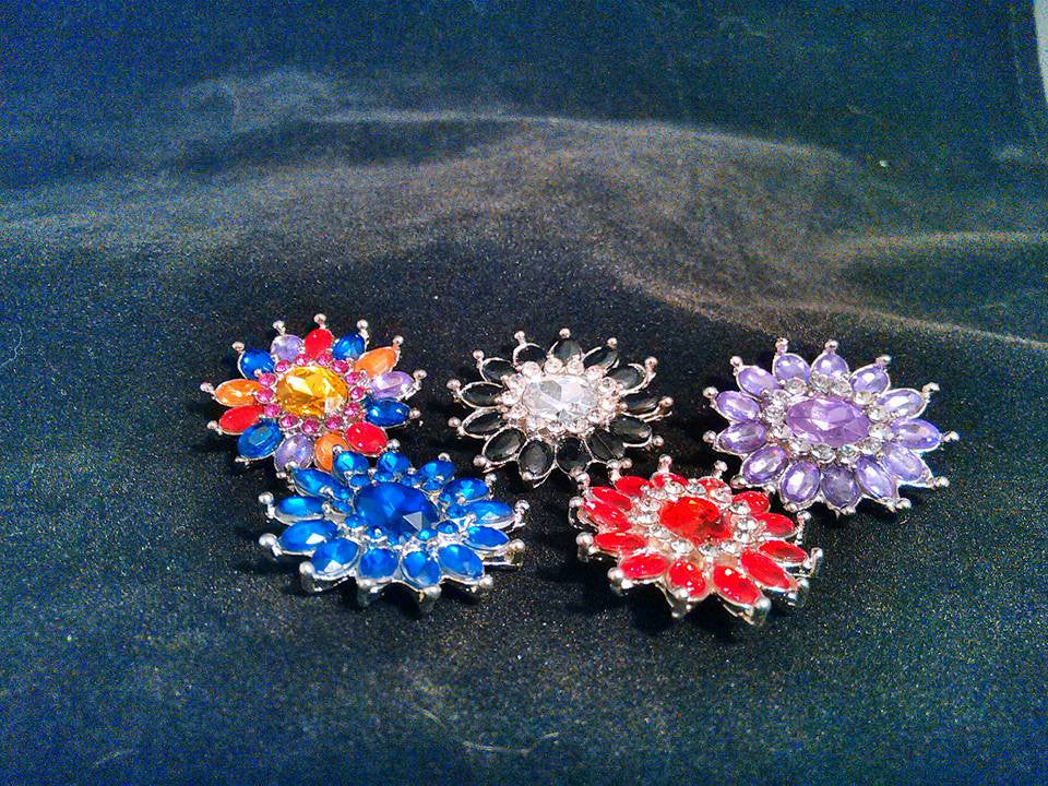 HOT NEW SNAP AND SWITCH 18mm Snaps multiple colors Rhinestone clusters