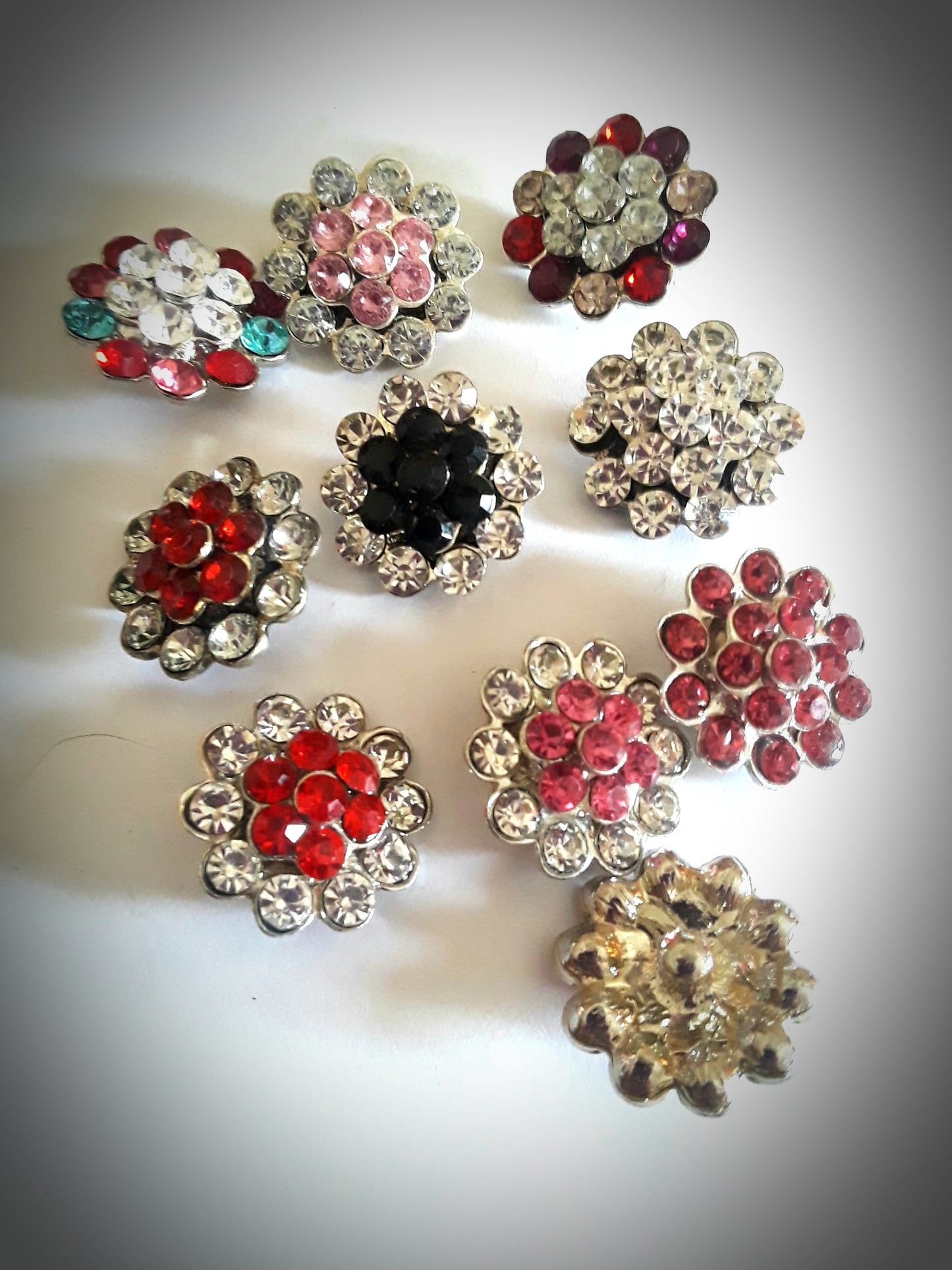 HOT NEW FASHION SNAP AND SWITCH 18mm Snaps multiple colors Rhinestone clusters