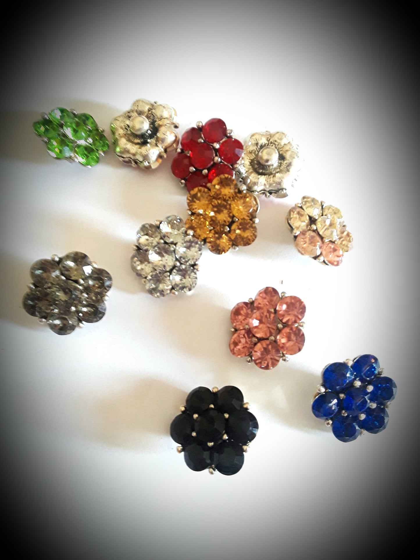 HOT NEW FASHION SNAP AND SWITCH 18mm Snaps multiple colors Rhinestone clusters