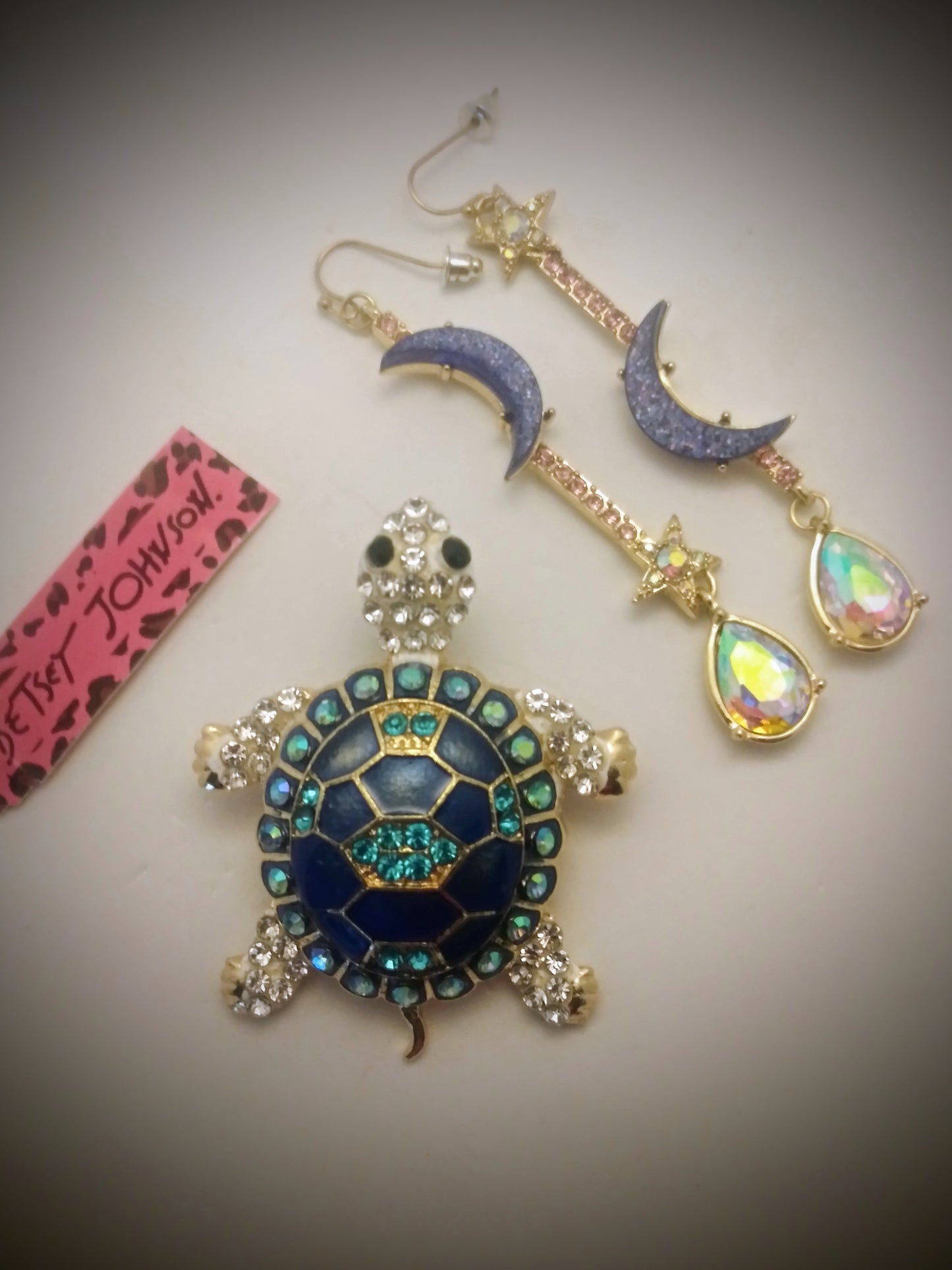 Elegant Betsey Johnson Turtle 🐢 Pendant