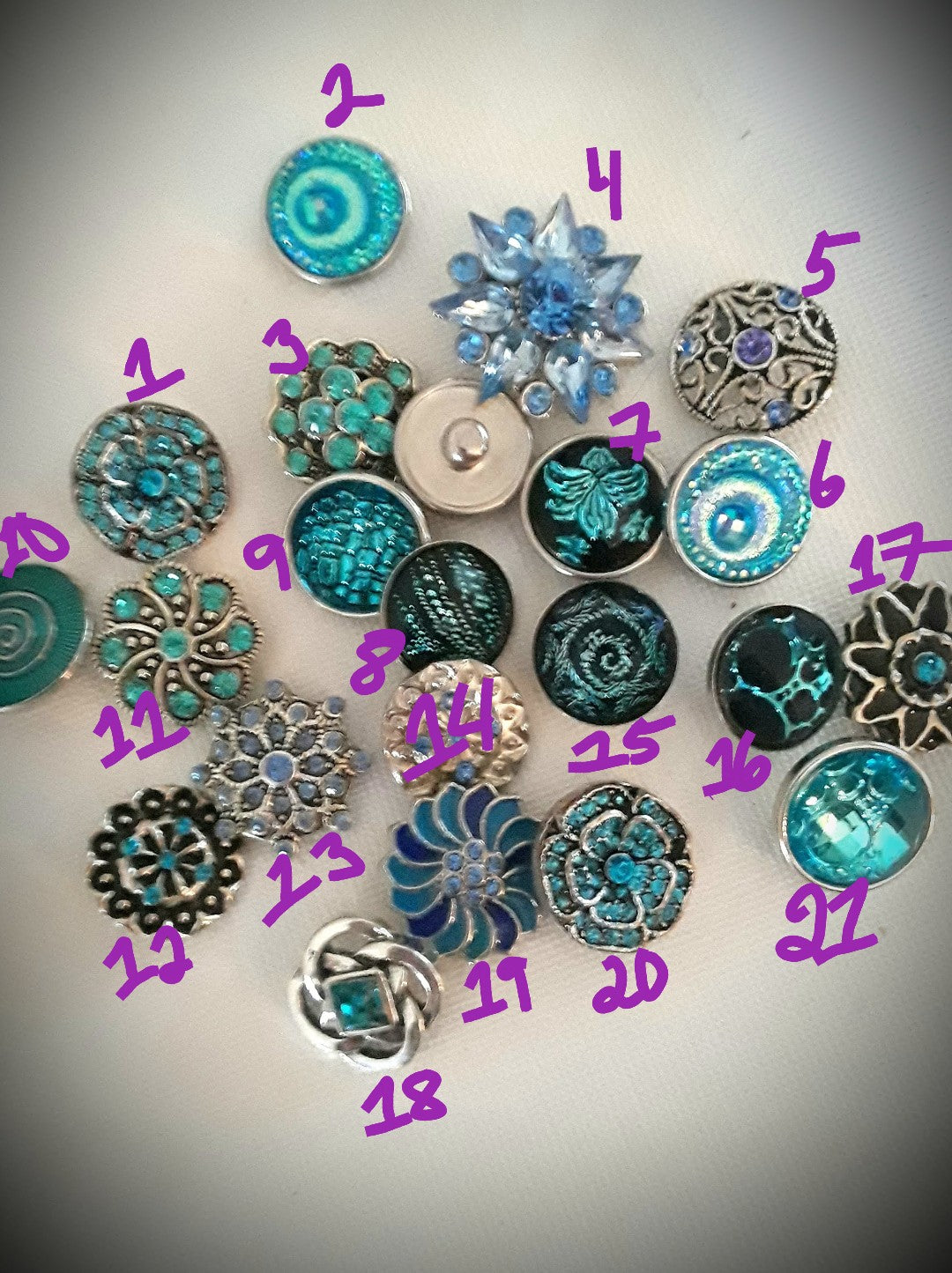 A variety of stylish and sleek blue snaps 18mm noosa snaps