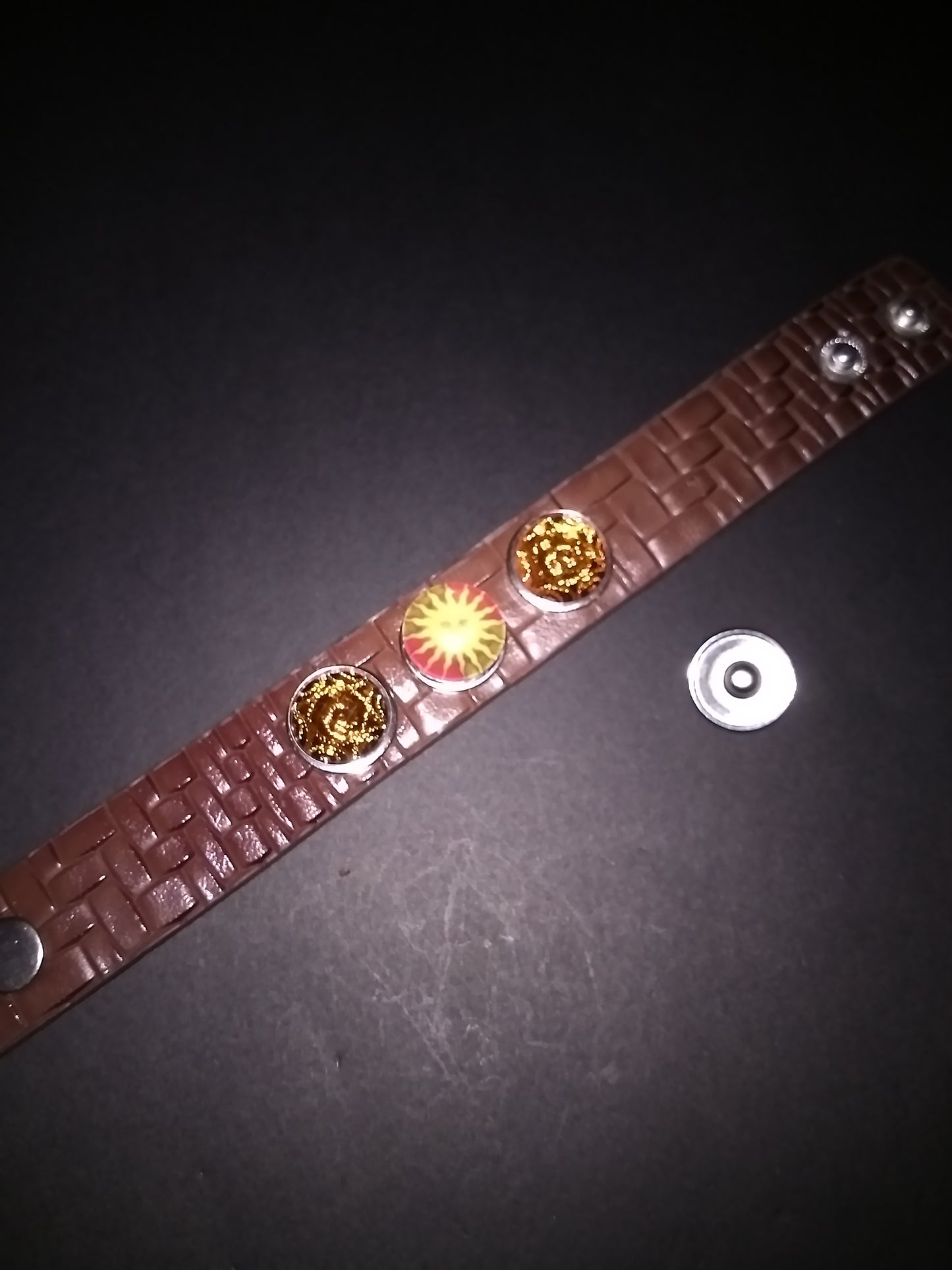 Hot fashion Leather bracelet with 3 18mm removable snaps