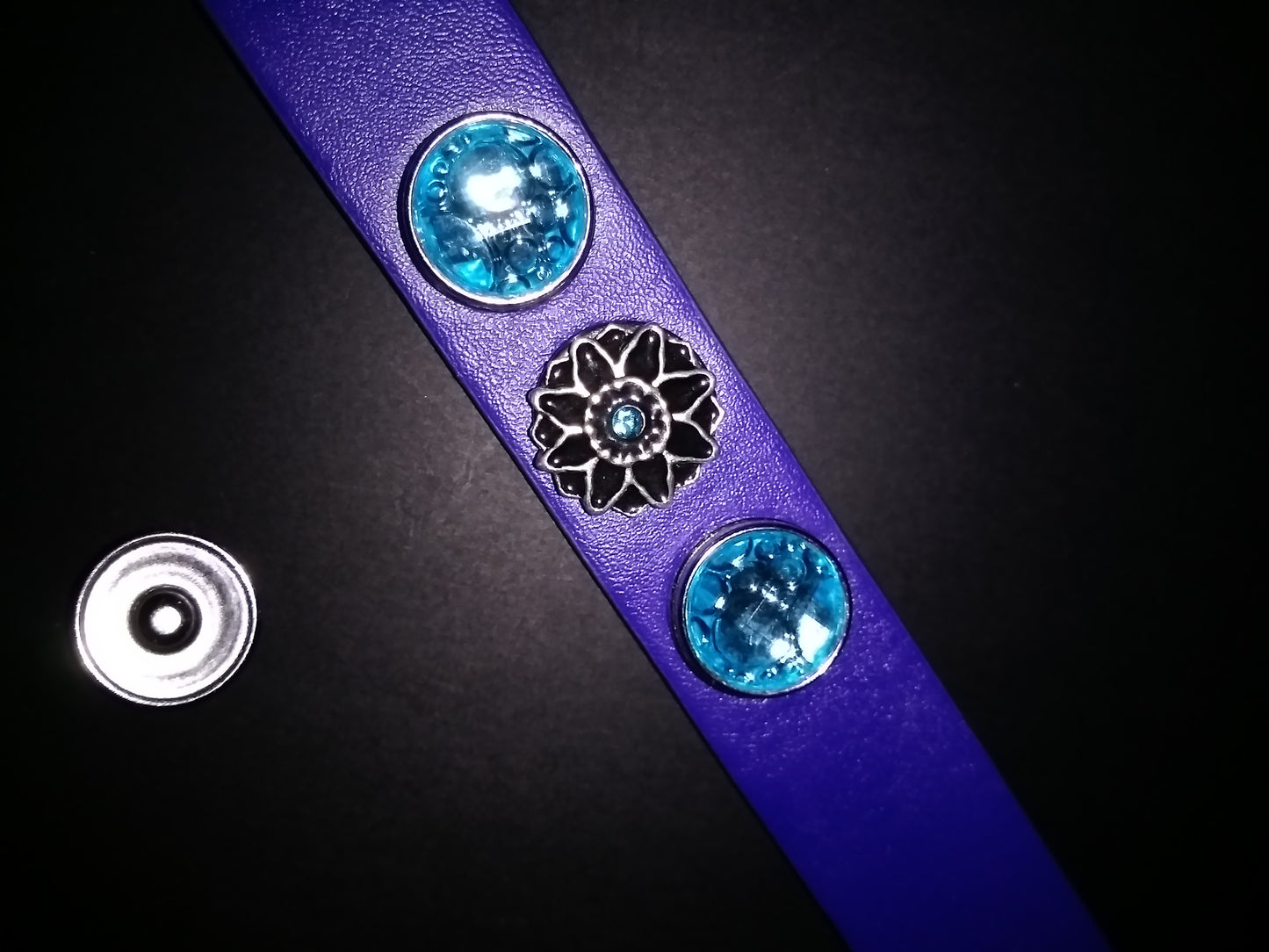 Blue Leather bracelet with 3 18mm removable snaps