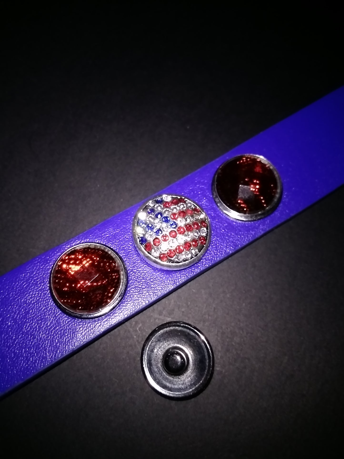 Leather bracelet with 18mm removable snaps