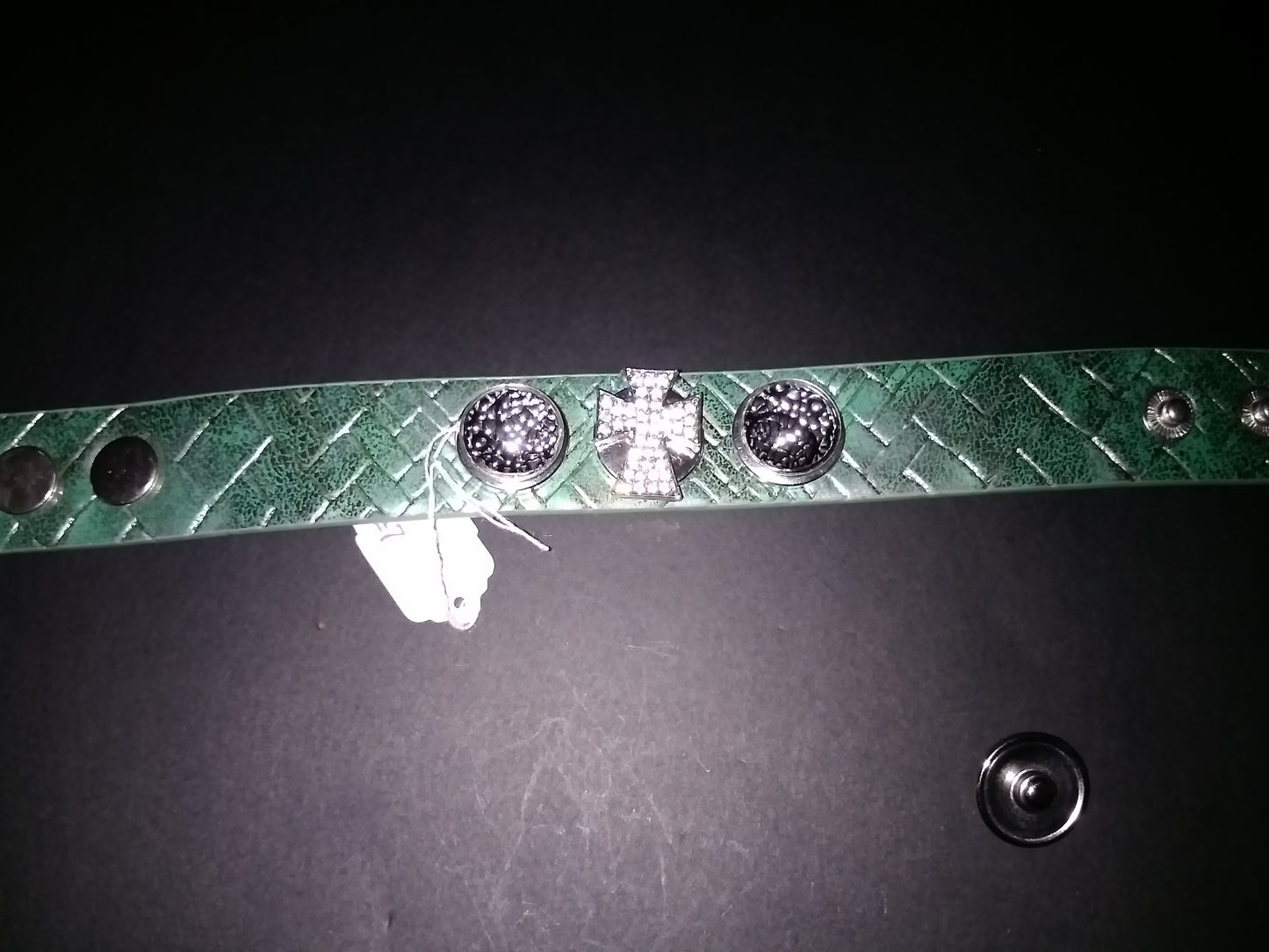 Hot fashion Leather bracelet with 3 18mm removable snaps